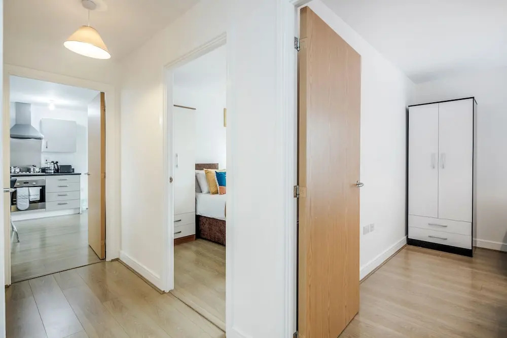 Impeccable 2-bed Apartment in Romford