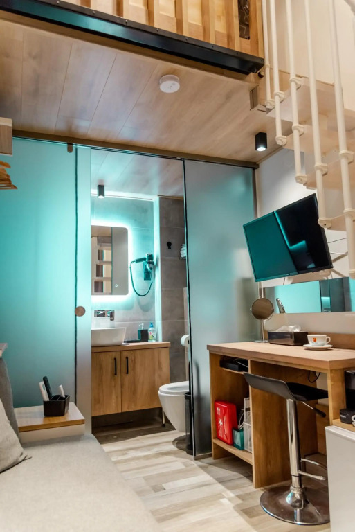 Blackhaus Young Mini