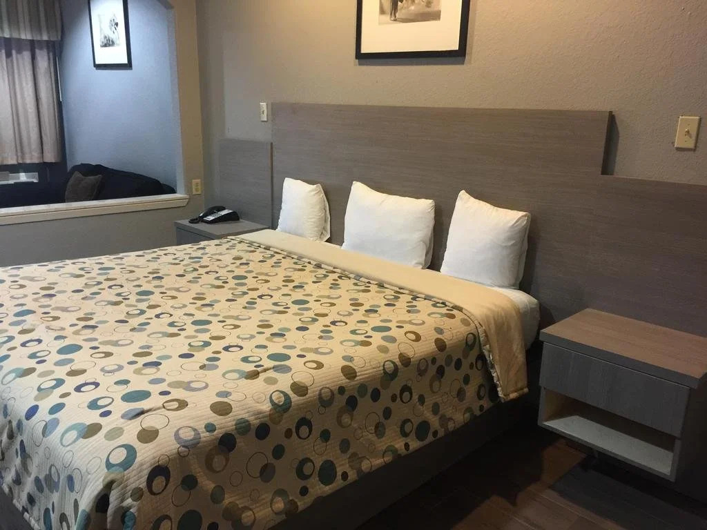 Island Suites Hobby Airport