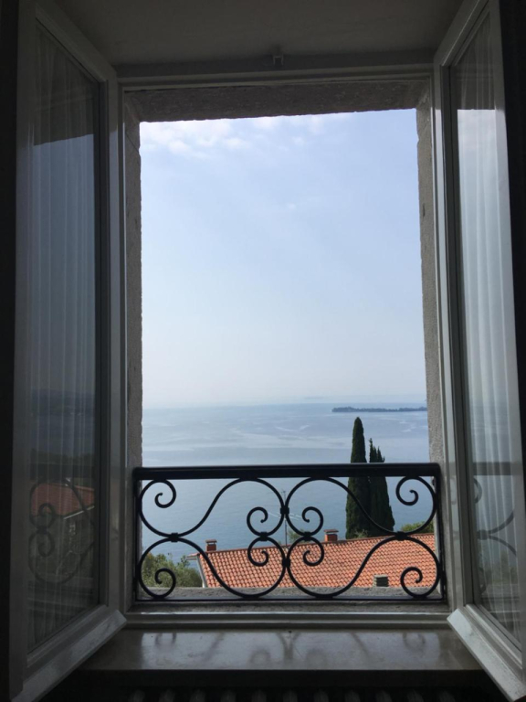 Villa Sybille With Pool And Lake View