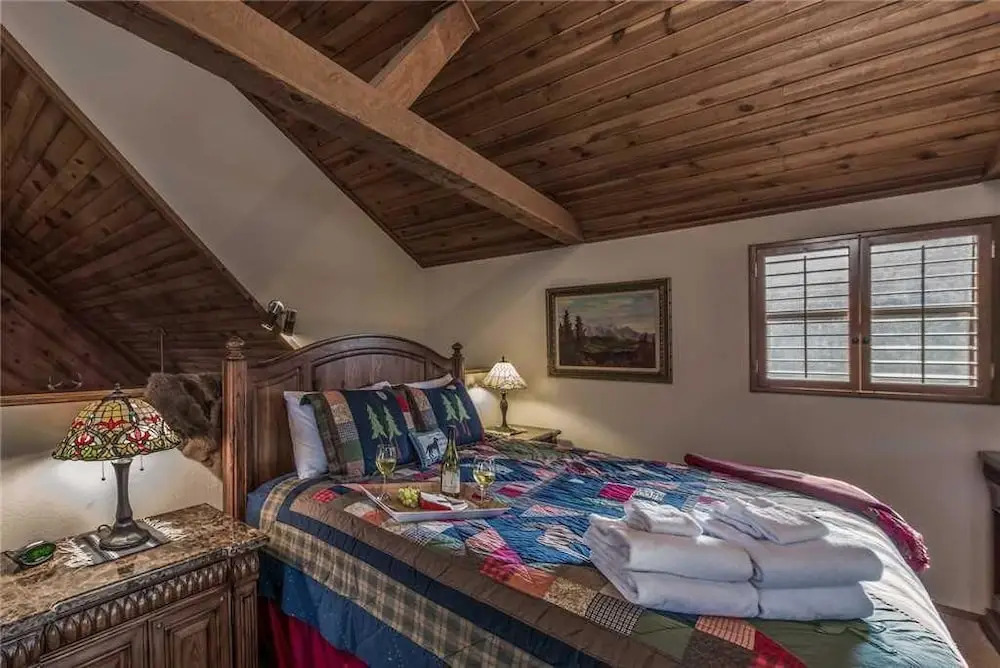 Antler Crossing - Two Bedroom Cabin