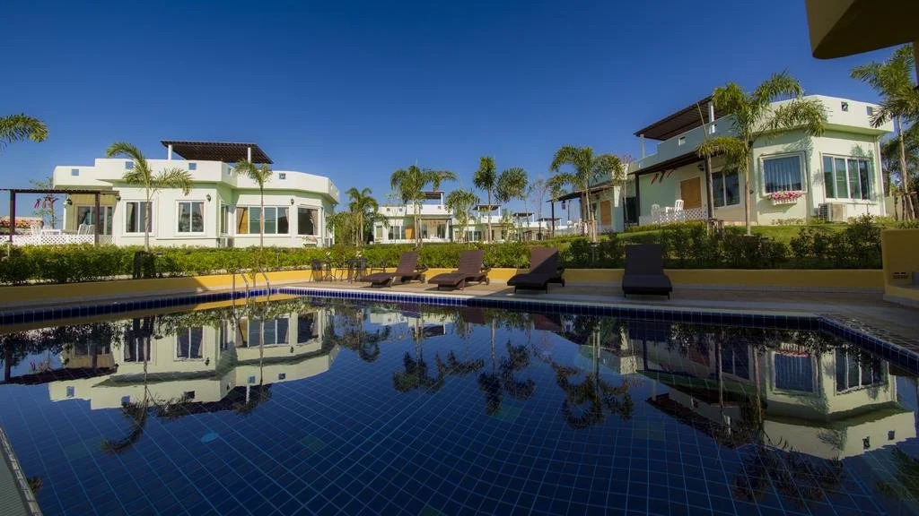 Villa Reina Resort