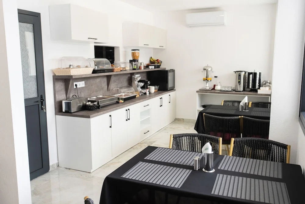 Aeonian Luxury Suites