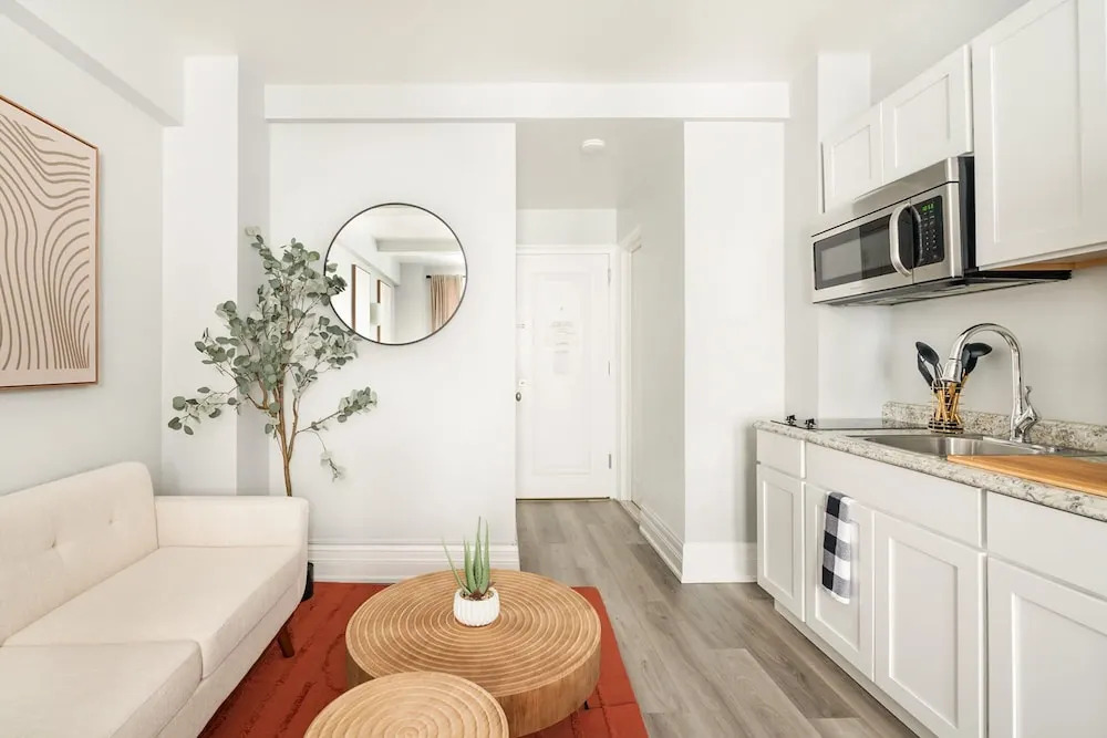 73-1104 New Studio UWS Doorman Gym