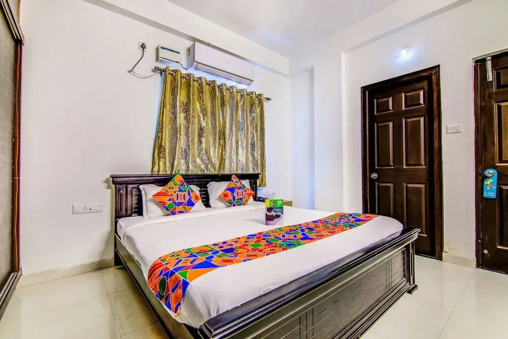 Flora Vihaan By FabHotel