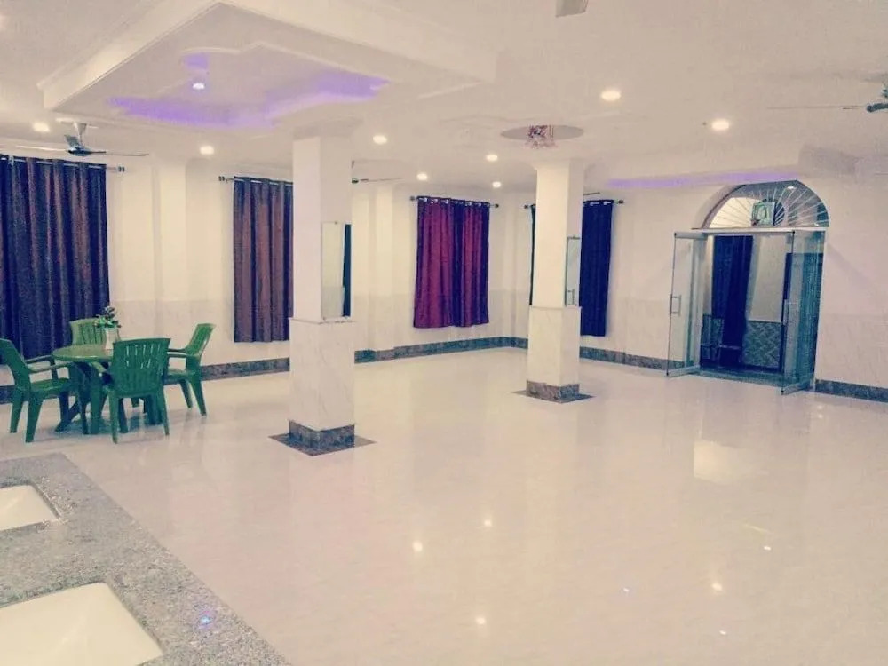 Hotel Anand LOK