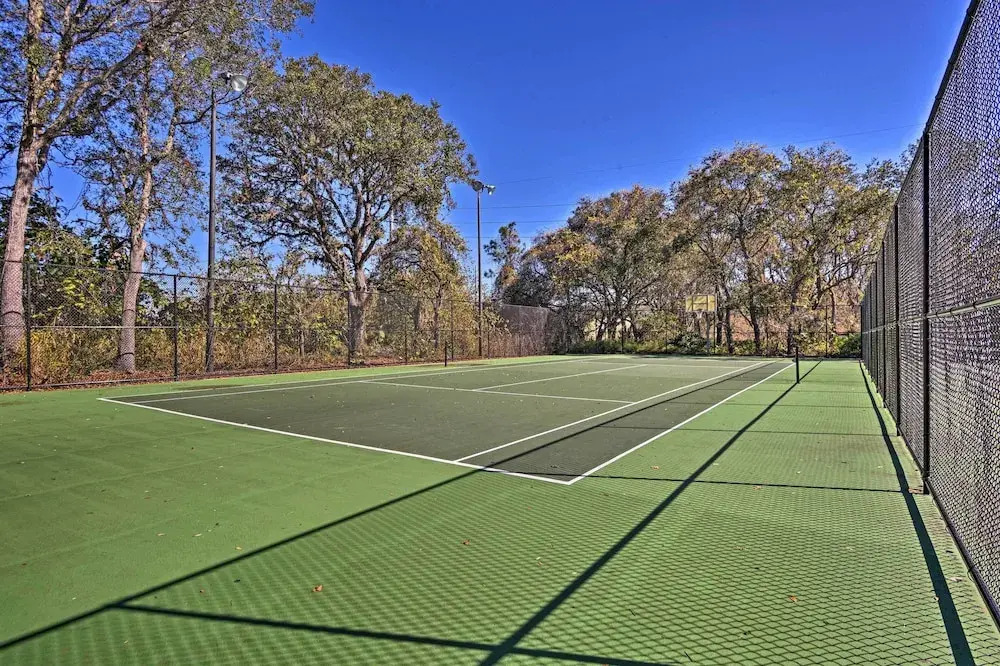 6 Mi to Disney World: Spacious Kissimmee Retreat!