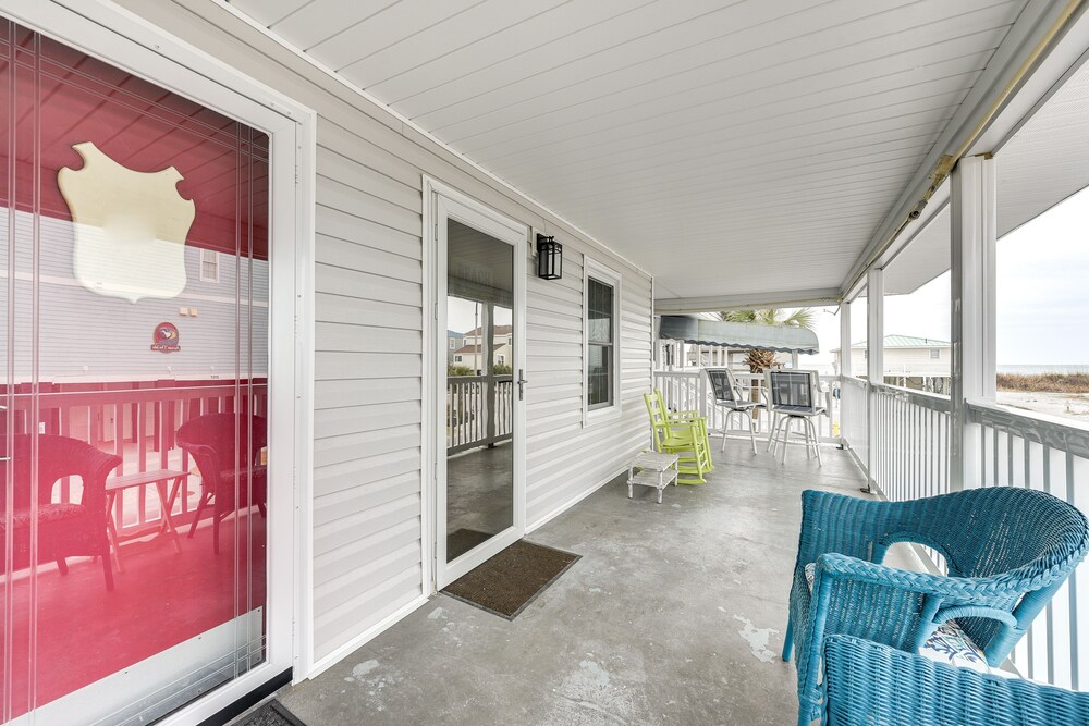North Myrtle Beach Studio w/ Pool: Walk to Shore!