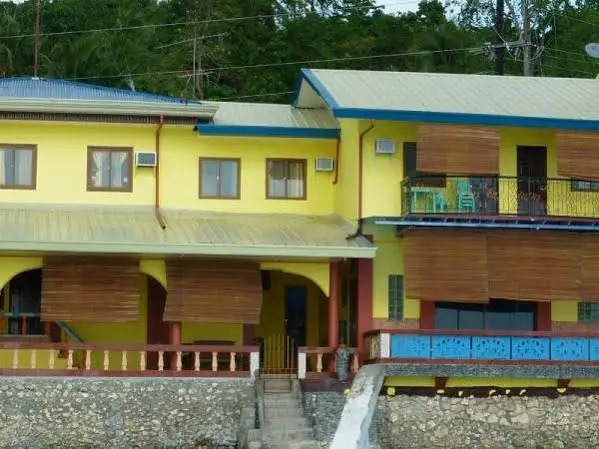 Capt. Hook's Red Parrot Inn