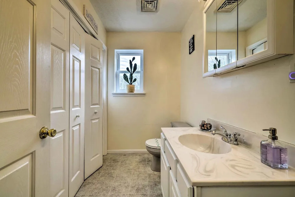 Hot Tub, Game Room: Peaceful Poconos Home!