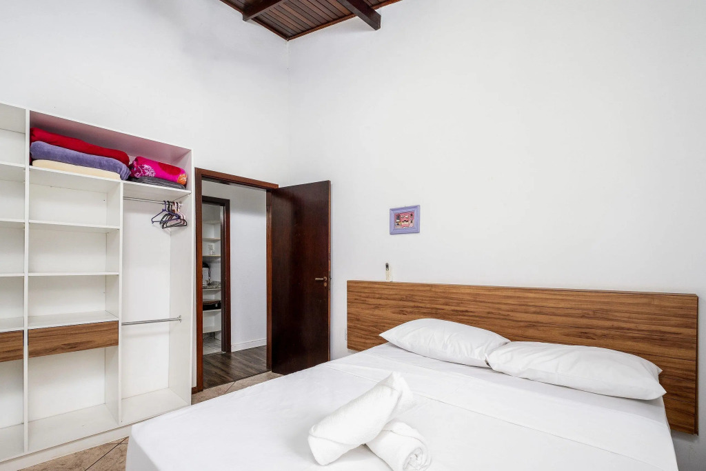 Ótima casa c/ piscina e 4 quartos em Jurere RDA030
