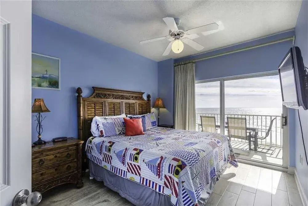 Tidewater 709 - 3 Br condo by RedAwning