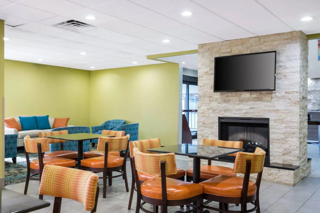 Quality Inn and Suites Arnold - St Louis