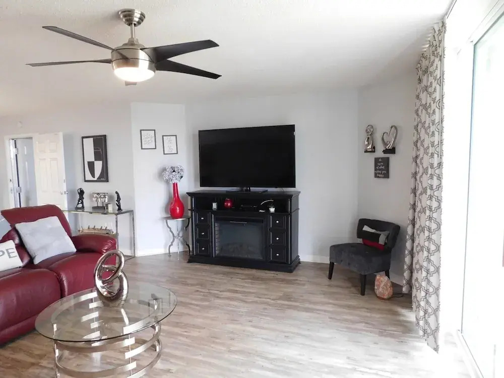 Yacht Club S #1-202 2 Bedroom Condo by Redawning