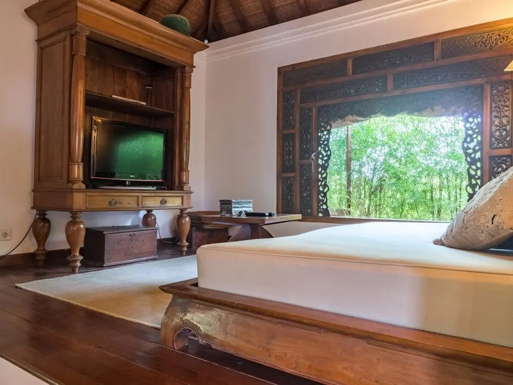 Colonial White House - Seminyak