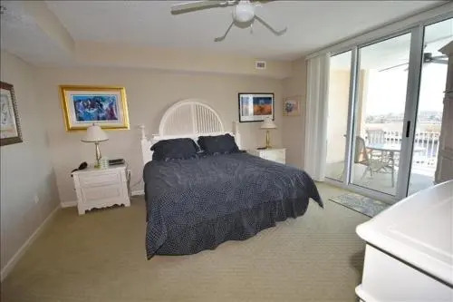 1005 North Tower Condo