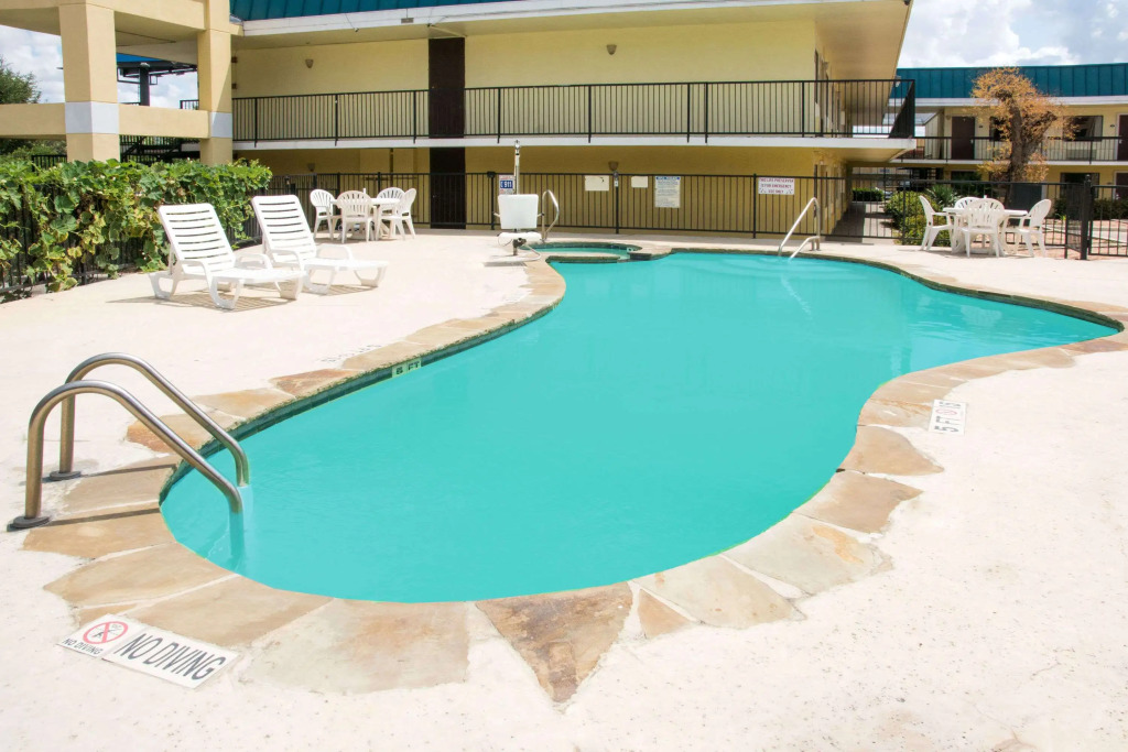 Days Inn by Wyndham N.W. Medical Center