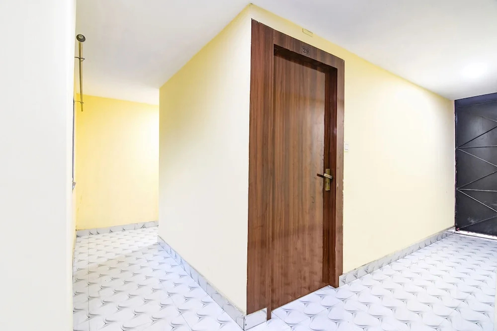Fabhotel Narayana