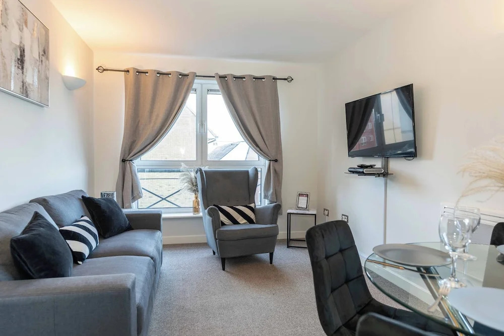 Cotels Centro Budget Busting Apartments! CENTRAL LOCATION, PARKING, FIBRE WIFI, SMART TV, FULLY EQUIPPED KITCHEN