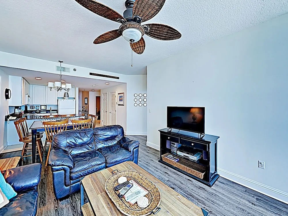 New Listing! Lighthouse W/ Gulfside Pools 2 Bedroom Condo