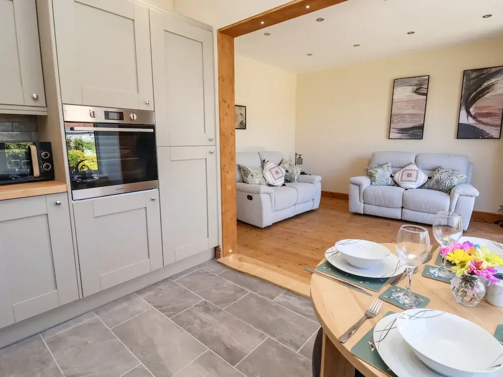 3 Rhyd Drive