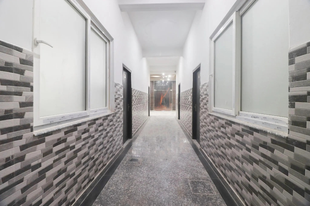 OYO 67215 Shri Hari Radha Palace