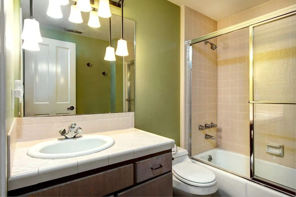 3BR 4BA Motherlode 4 Townhome by RedAwning