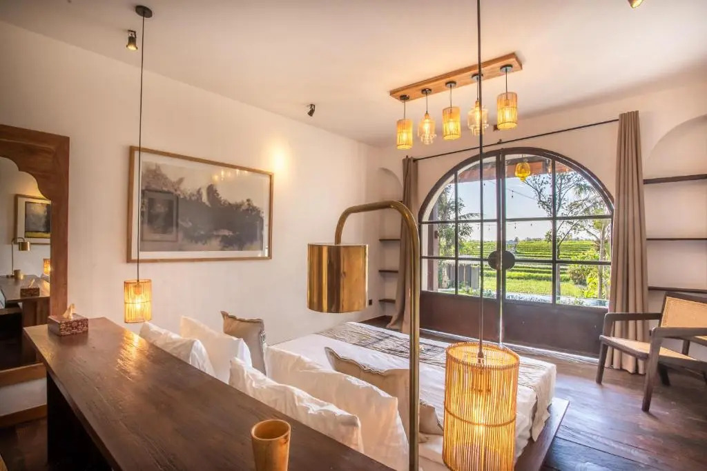 Majestic Private Villa, 6 BR, Canggu With Staff