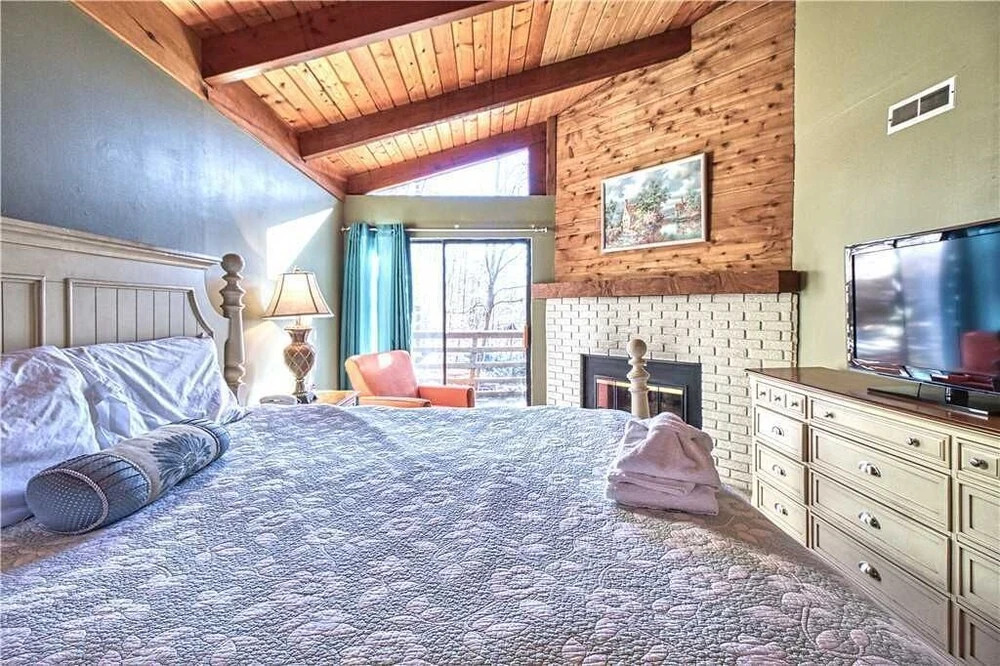 Creekside, 4 Bedrooms, Pool Access, WiFi, Fireplace, Sleeps 10