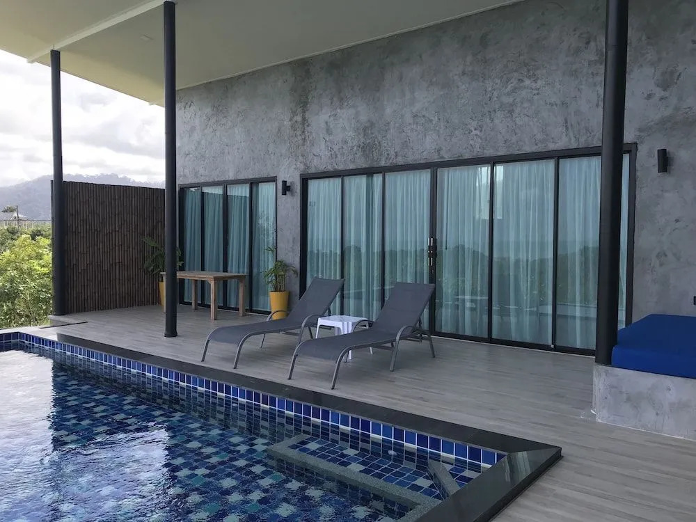 Stylish Pool Villa - 10 Mins Walk To The Beach