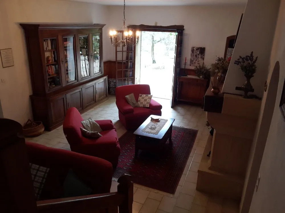 Snug Farmhouse in Provence-alpes-riviera With Swimming Pool