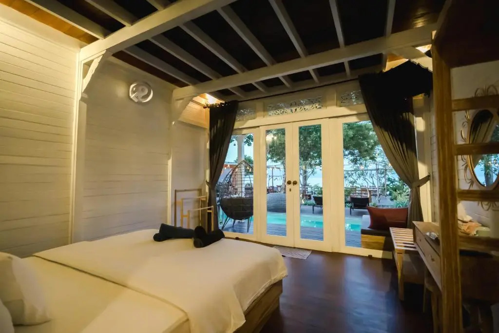 Mambo Beach Resort