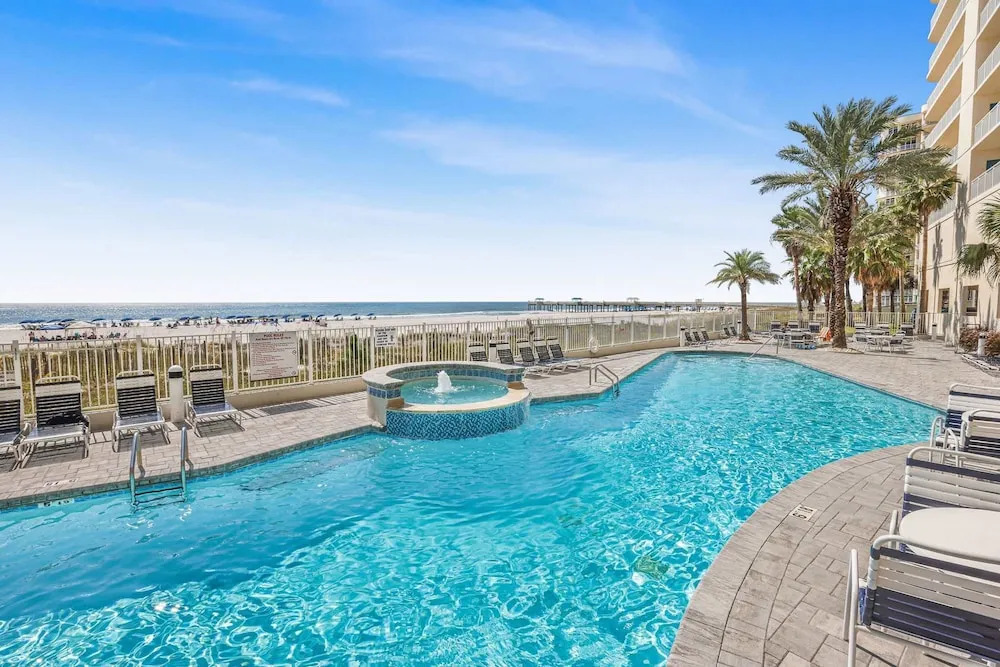 Admirals Quarters 806- Luxury Beachfront 8th fl