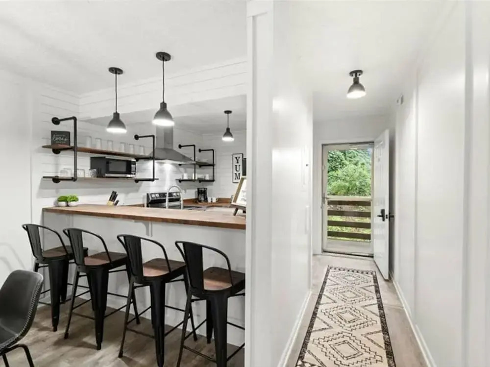 NEW Renovated Fabulous 2 bed 2 Bath Pool View