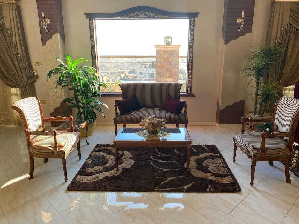 Penthouse Apartment  Pyramids view