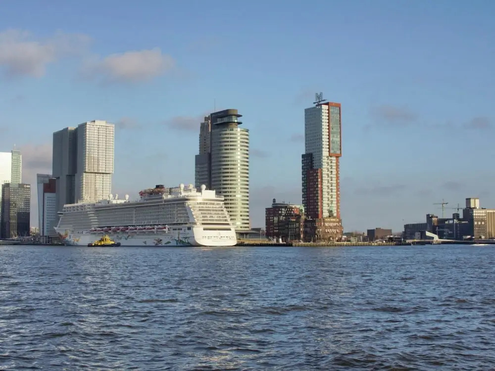 Unique Boat in Rotterdam near Town Center