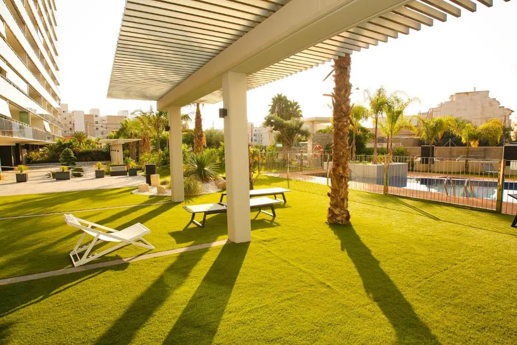 Lovely apartment with pool, AC and a great terrace