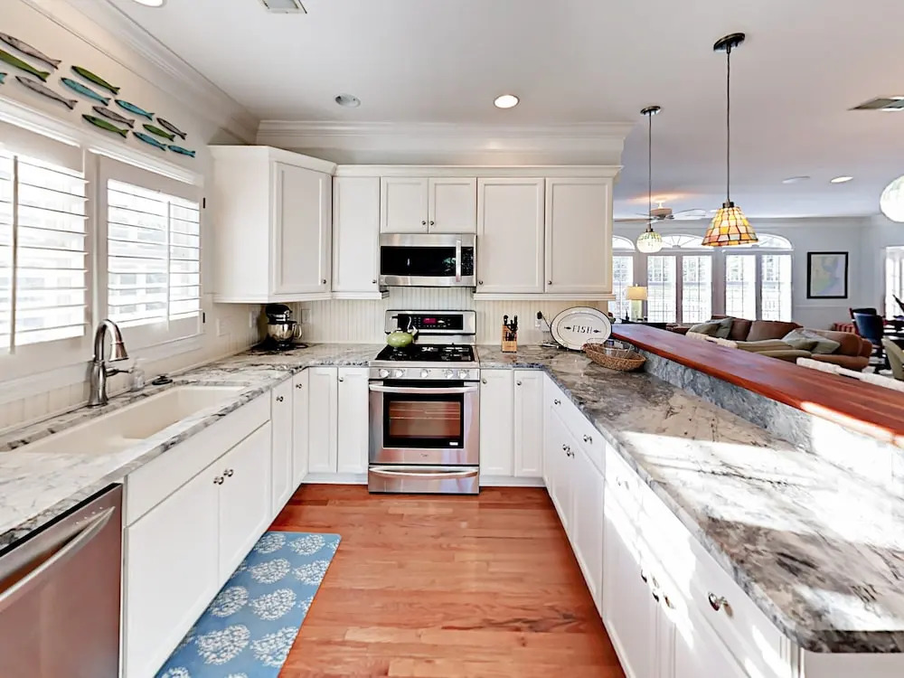 Lakeside - 4 Br Home