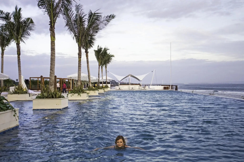 Lv8 Resort Hotel