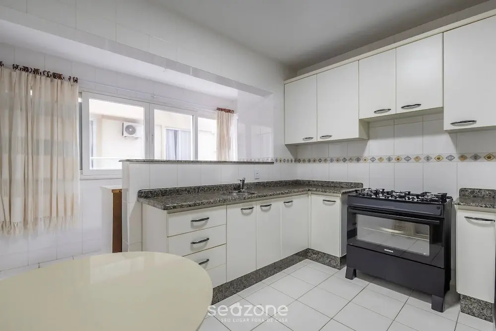 3-bedroom Apt on the BC Waterfront - Egb0052