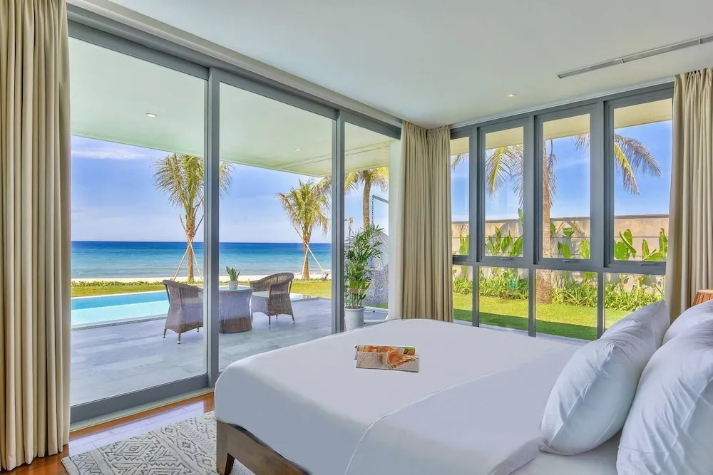 Stunning Beachfront 6br Villa W Largest Pool