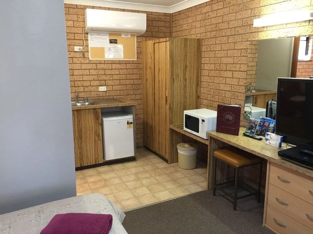 Three Ways Motel