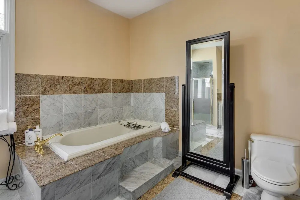 Warm & Comforting 4BR 2BA in Andersonville by AllSet Turnover