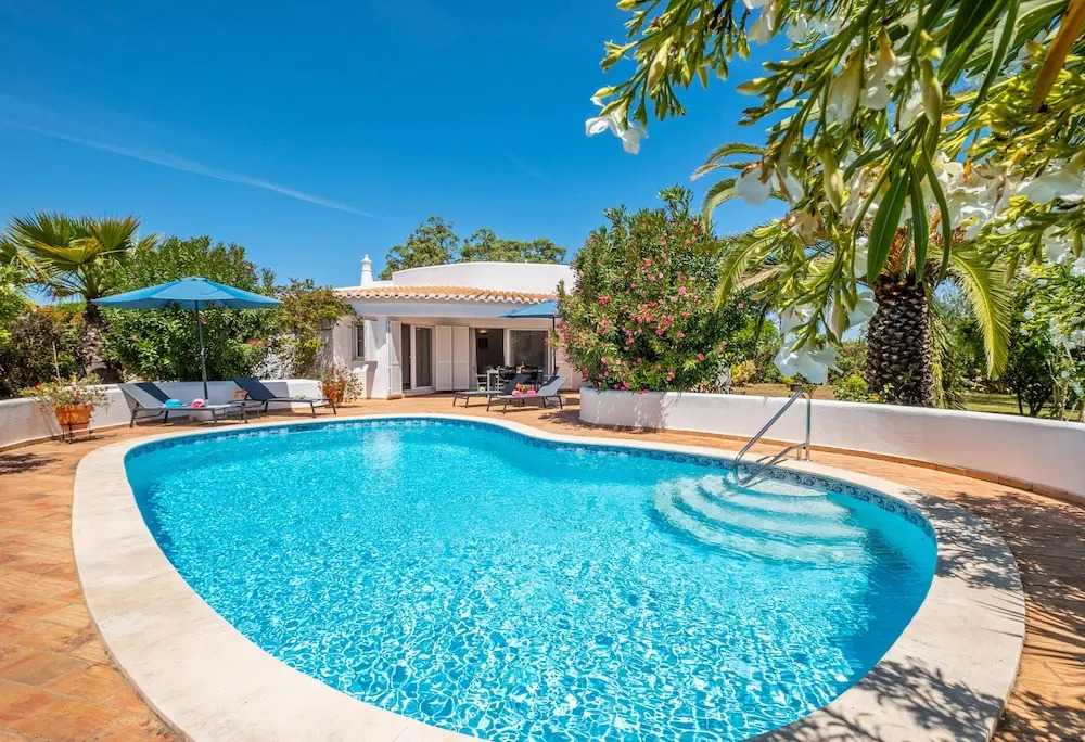 Villa Sunshine - Escapadinha tranquila com piscina e BBQ em Armação de Pêra