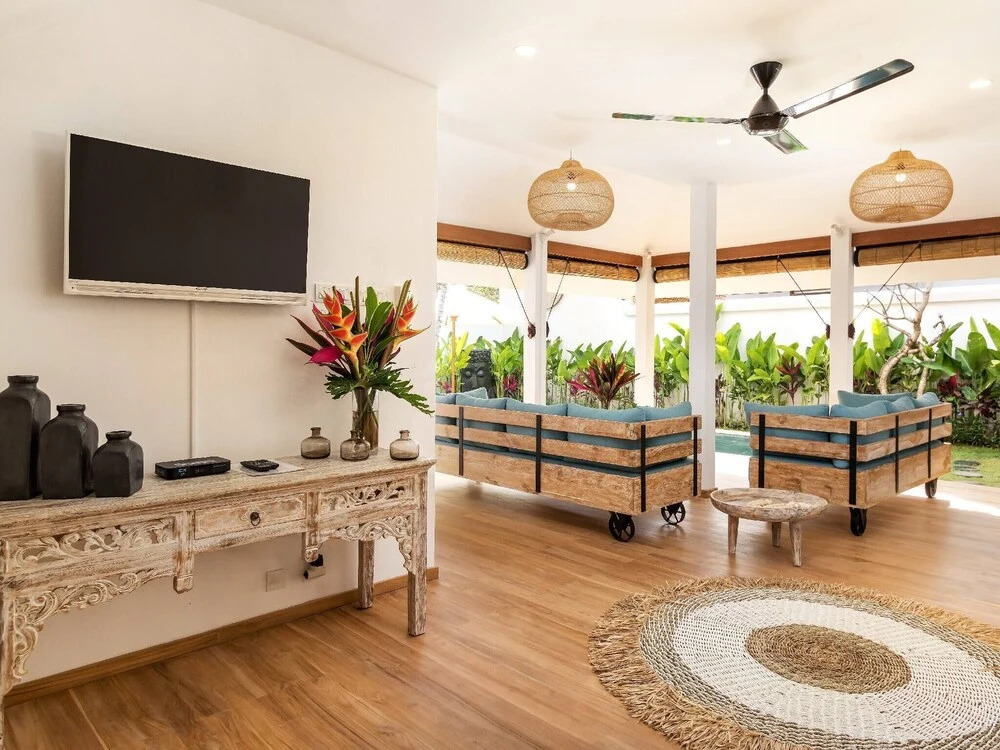 Villa Umara Seminyak Sun, Sand & Style: 5-min Walk to Beach!