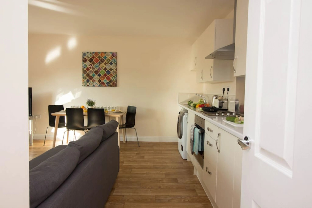 Stayzo Premiere Serviced Accommodation - 17