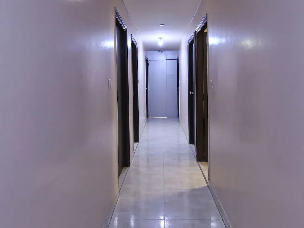 OYO 709 Hotel Cross Winds