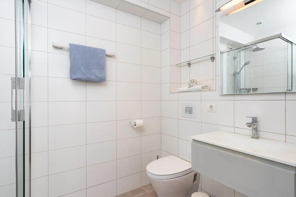 Lovely Beachfront Apartment with Sunny Balcony Ref 35