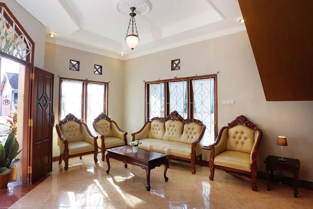 OYO 1072 Kampung Condro Wulan Guesthouse