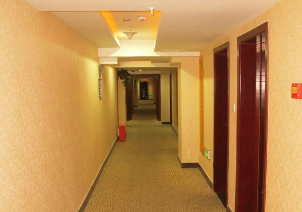 Chengdu Huijun Hotel